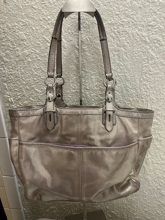 Coach Metallic Gold Leather Tote Bag | Large Shoulder Bag | Lilac Interior - Picture 11 of 15